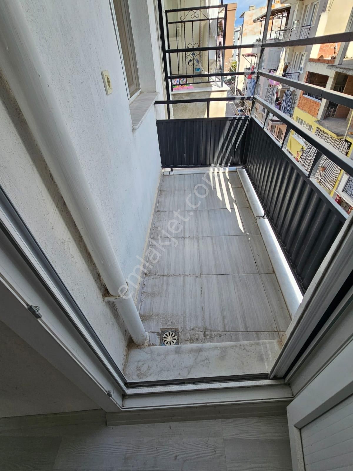 Buca Yeşilbağlar Mah Satılık 106m2 3+1 4 Kat Kullanışlı Daire - Görsel 15