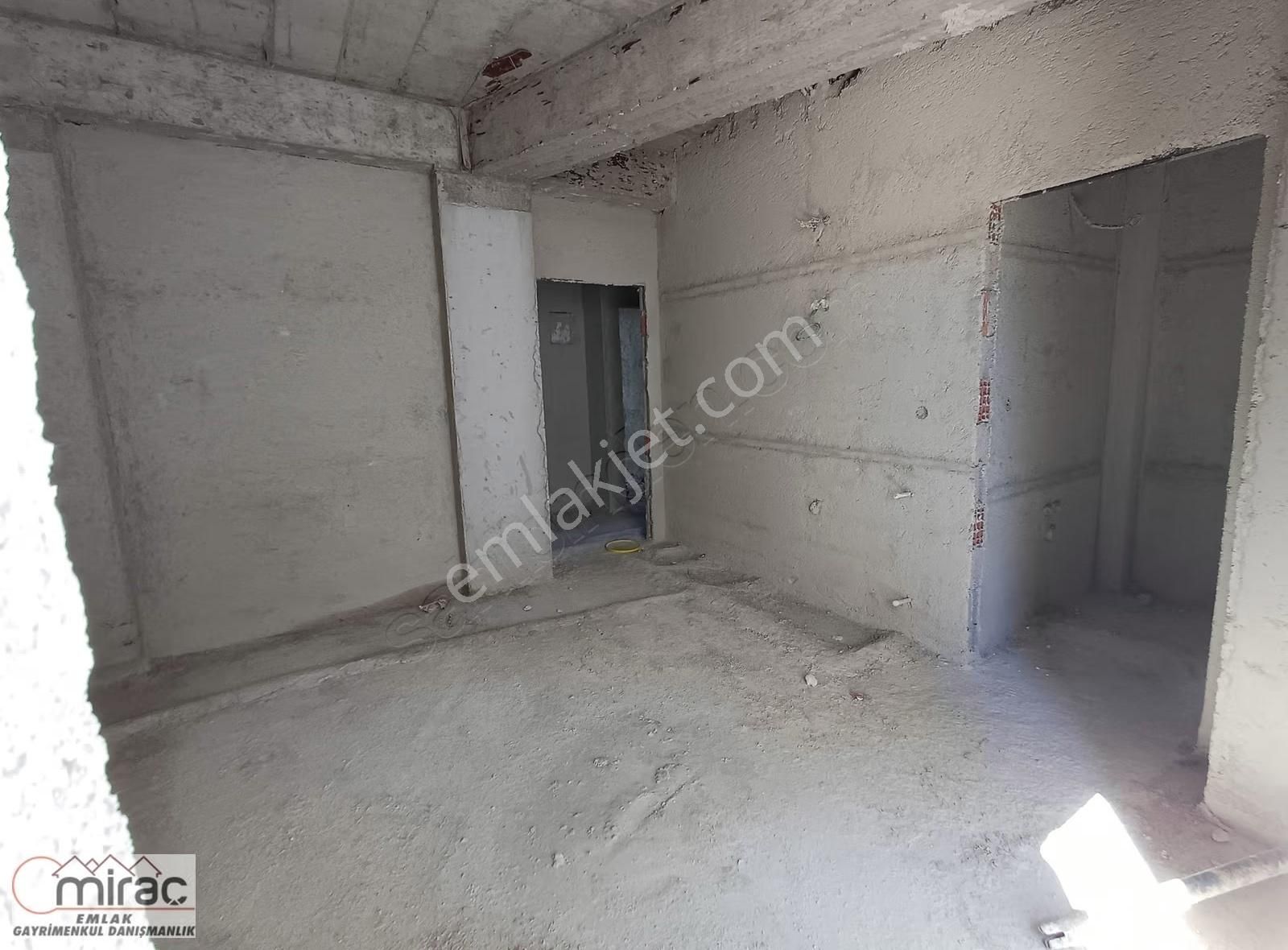 Manavgat Sarılar Çamlık Bölgesi'nde 3+1 Arakat Daire - Görsel 3