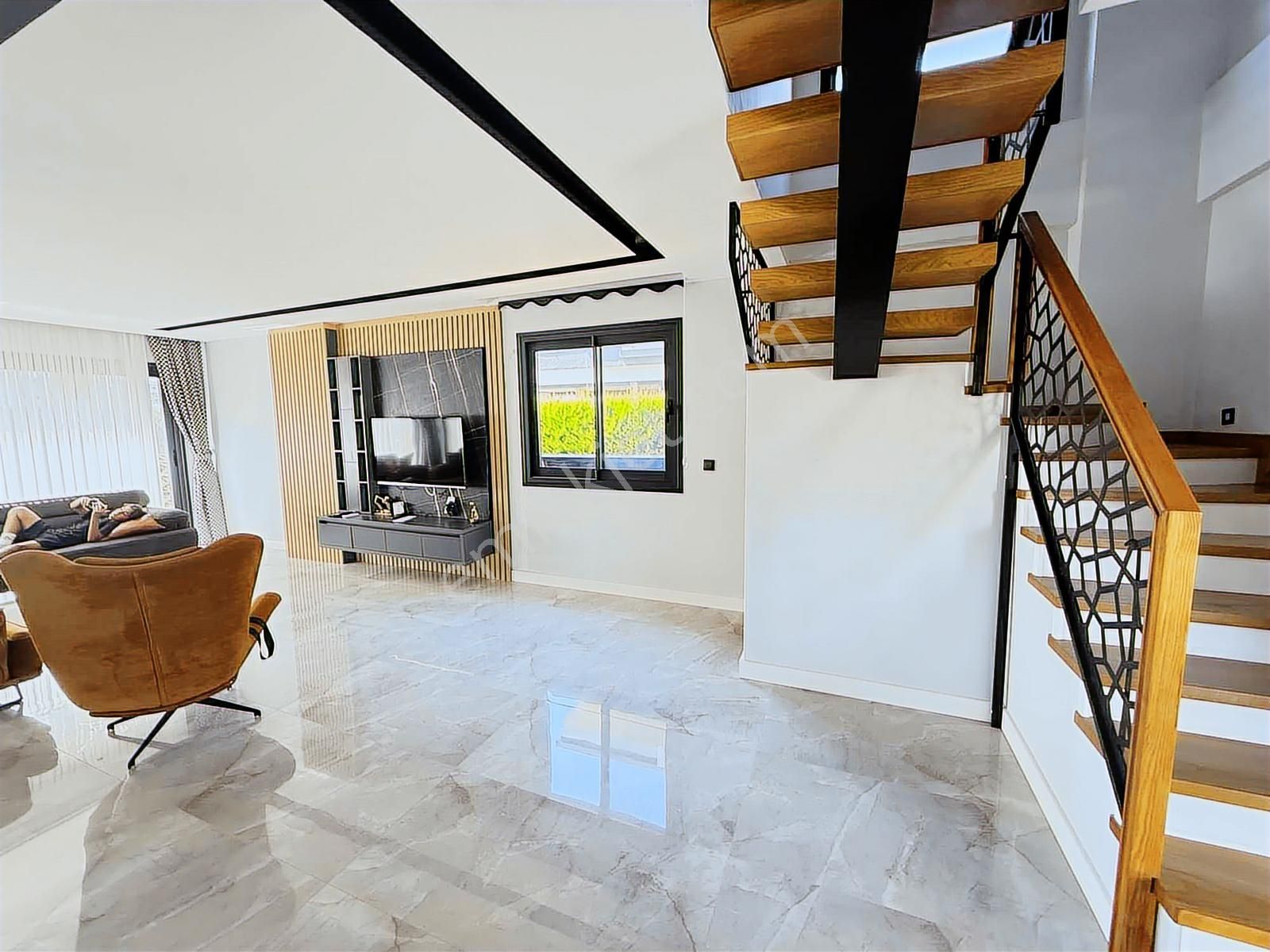 Sevgi Plajına Yakın Satılık 3+1 Villa - Görsel 11