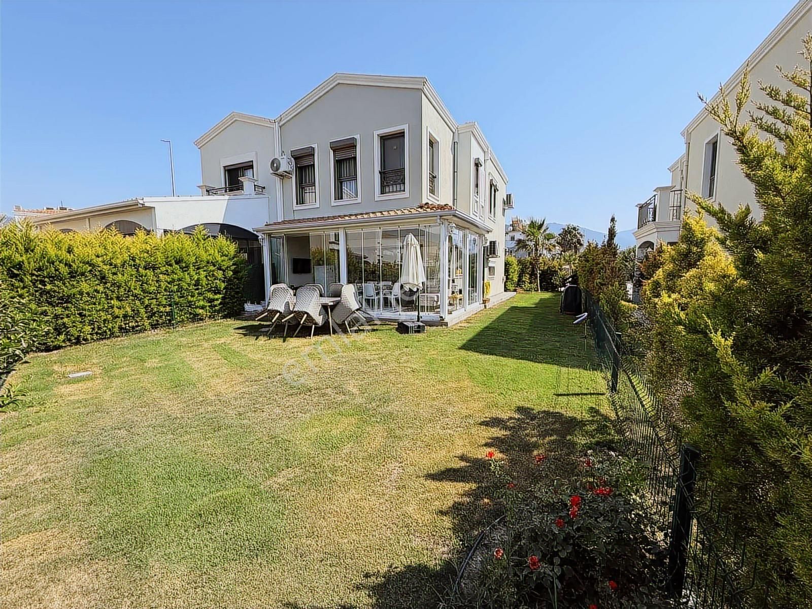 Kuşadası Sevgi Plajı Yakını Storia Bella Villaları Satılık 3+1