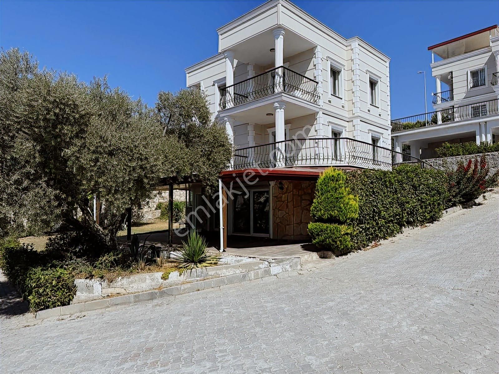 Soğucak Zeytinli Park Sitesinde Satılık Villa 4+1