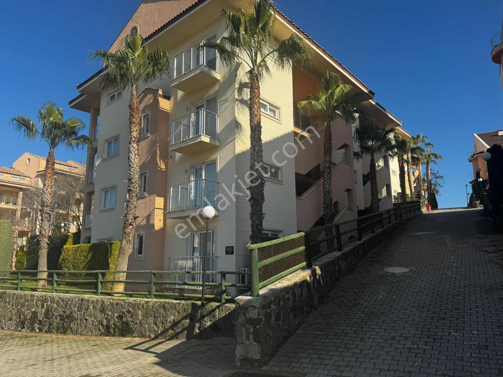 Kuşadası Golf Resort Sürekli Kiralık 2+1 Eşyalı Daire