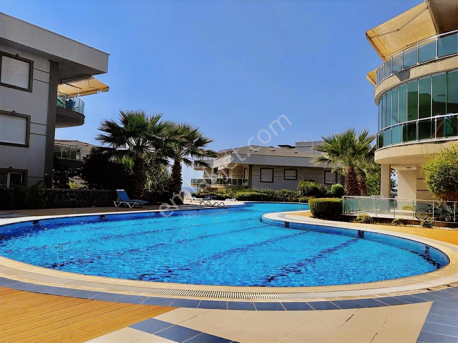 Kuşadası Lenapark Rezidansta Satılık 2+1 Bahçe Katı