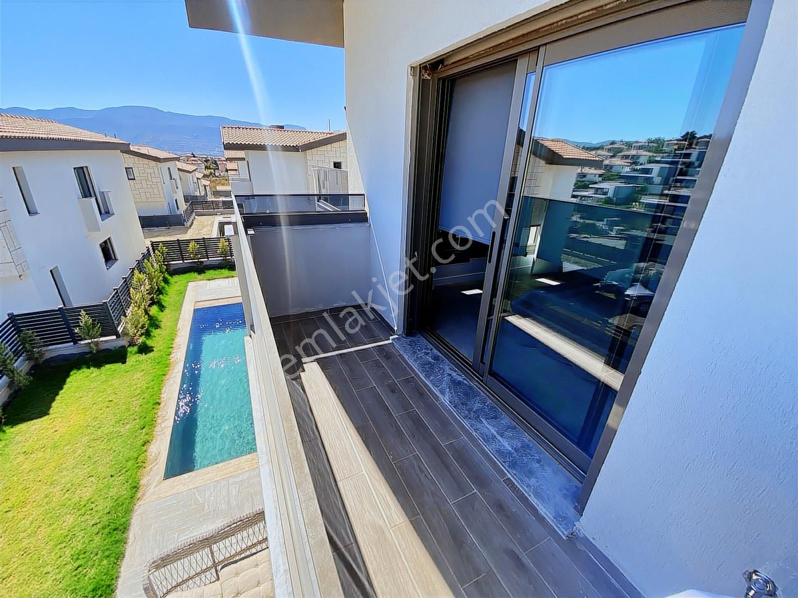 Kuşadası'nda Özel Havuzlu Tam Müstakil 4+1 Sıfır Lüks Villa - Görsel 15