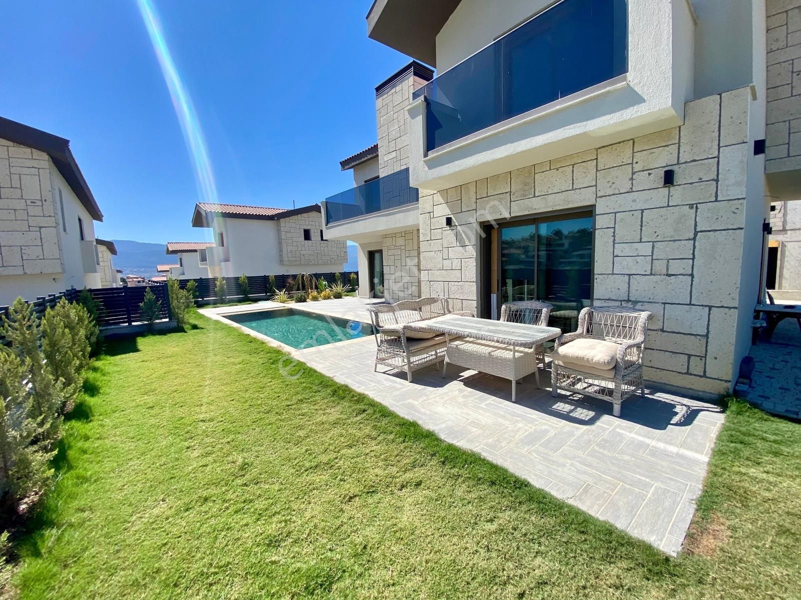 Kuşadası'nda Özel Havuzlu Tam Müstakil 4+1 Sıfır Lüks Villa - Görsel 31