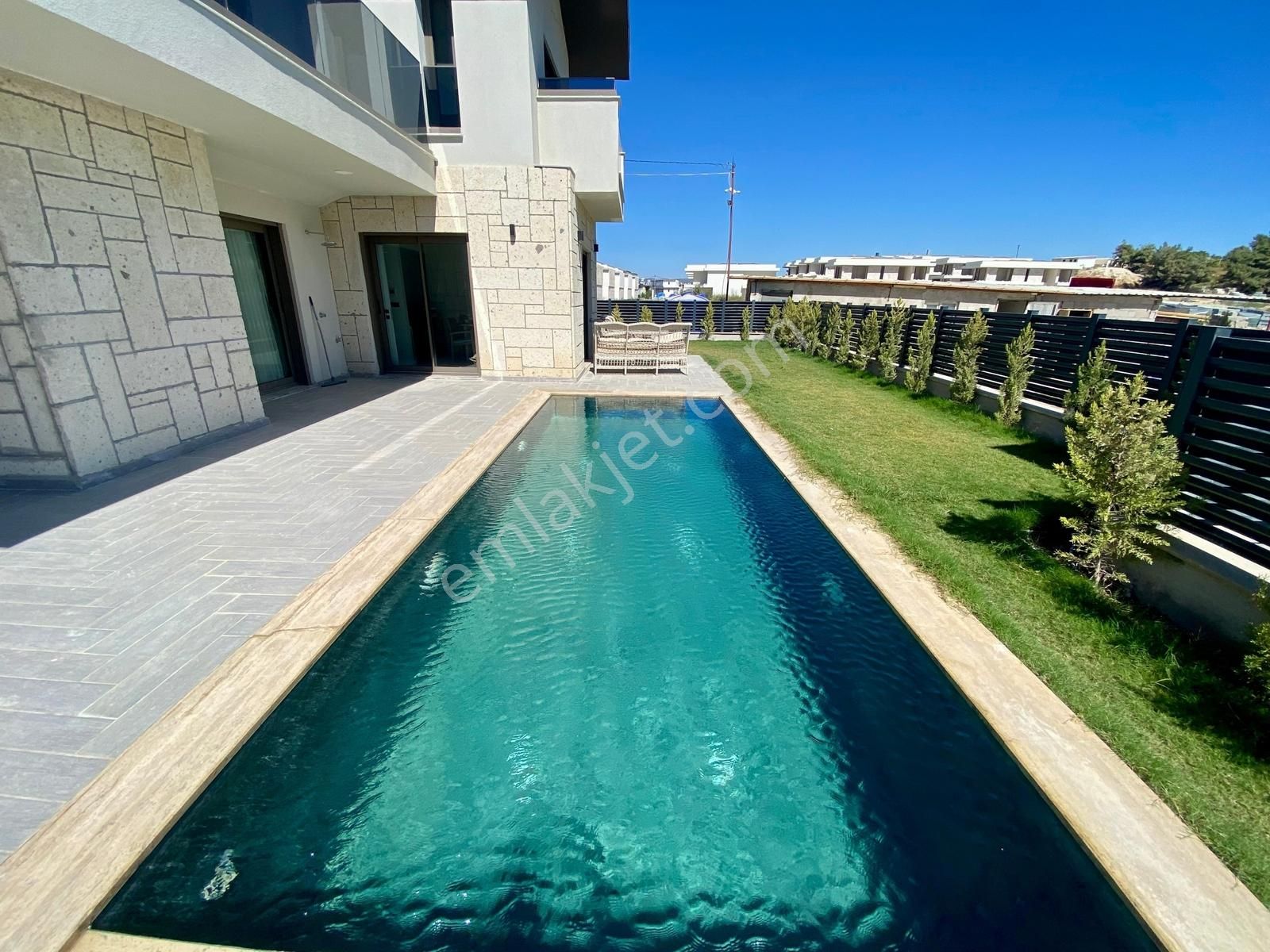 Kuşadası'nda Özel Havuzlu Tam Müstakil 4+1 Sıfır Lüks Villa - Görsel 24