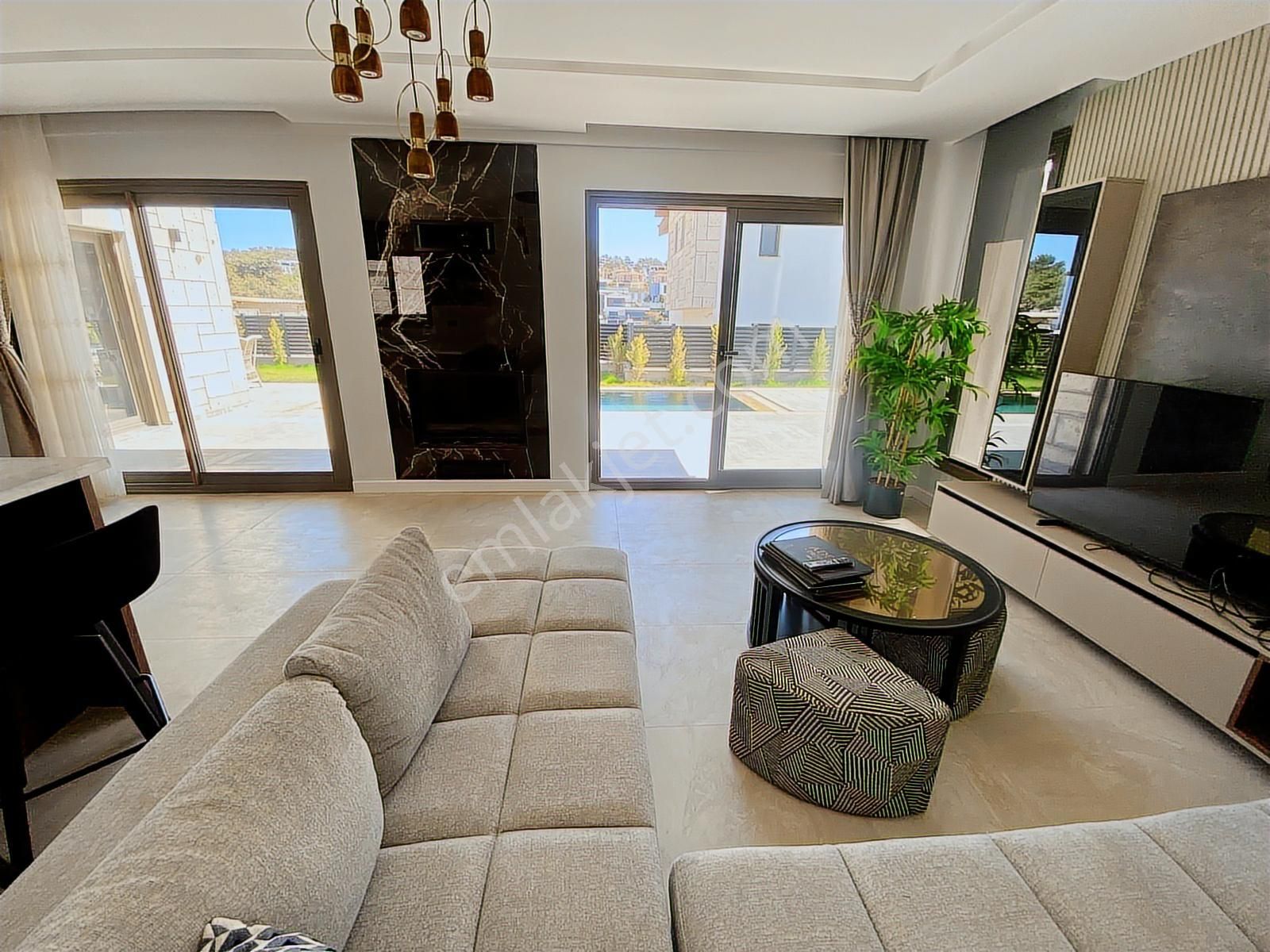 Kuşadası'nda Özel Havuzlu Tam Müstakil 4+1 Sıfır Lüks Villa - Görsel 21