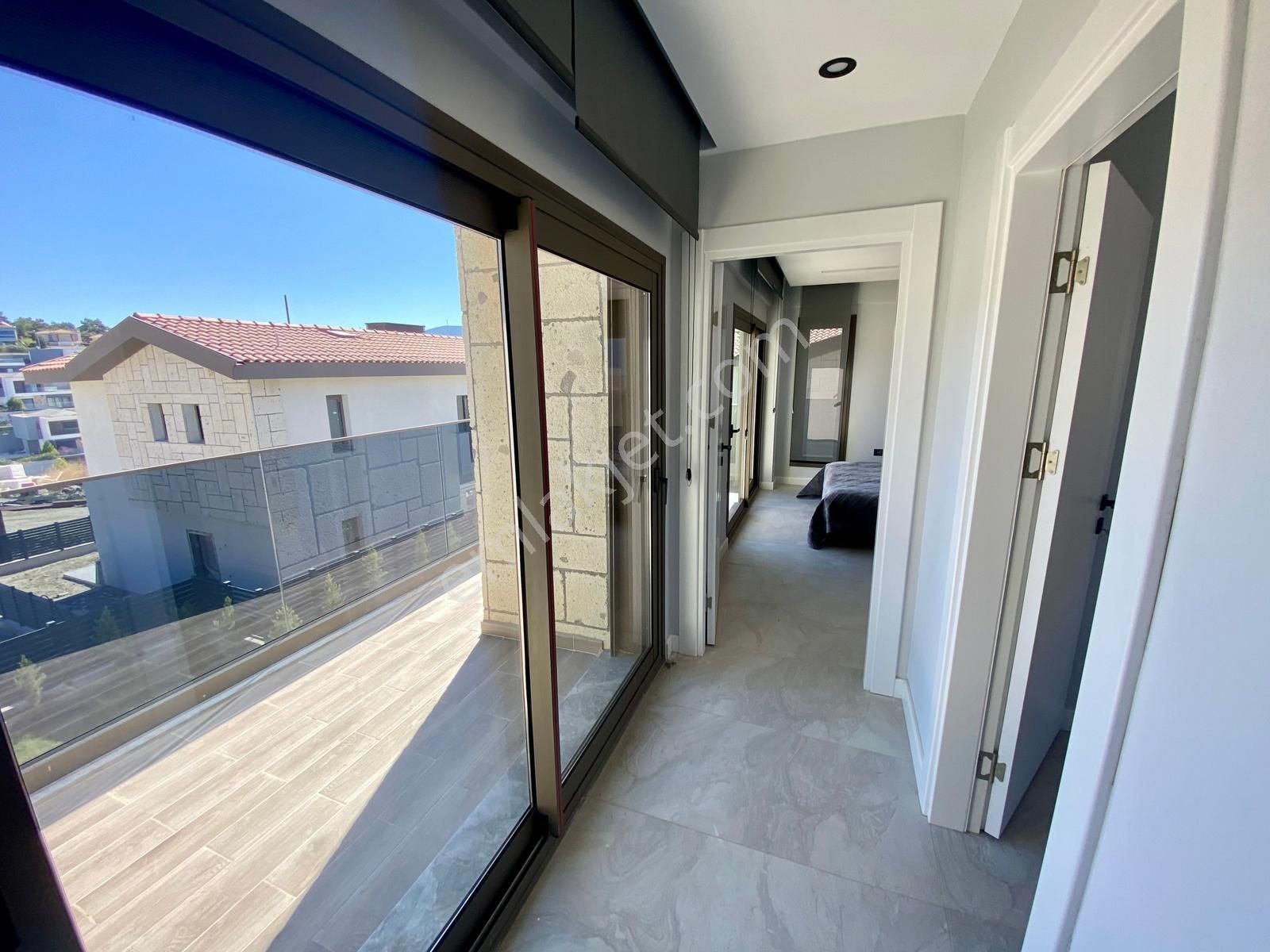 Kuşadası'nda Özel Havuzlu Tam Müstakil 4+1 Sıfır Lüks Villa - Görsel 29