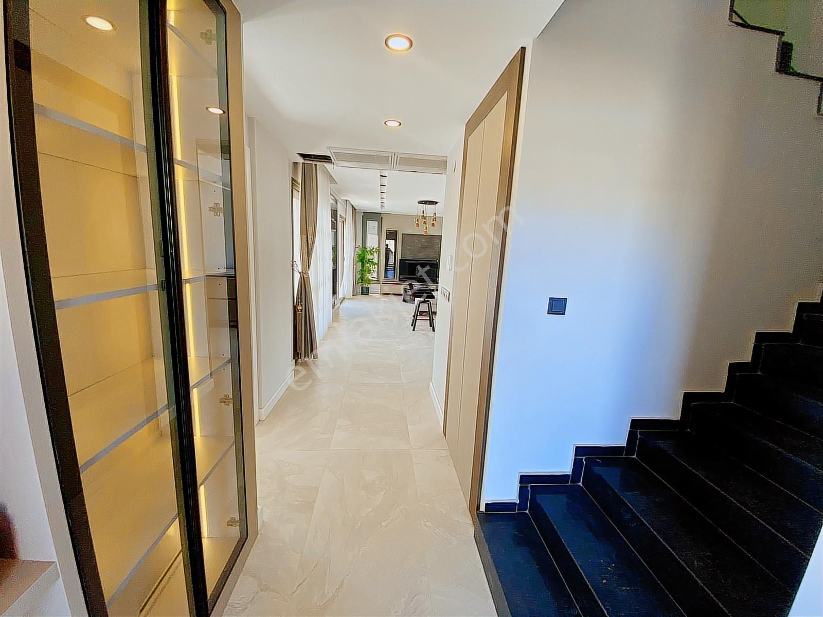 Kuşadası'nda Özel Havuzlu Tam Müstakil 4+1 Sıfır Lüks Villa - Görsel 25