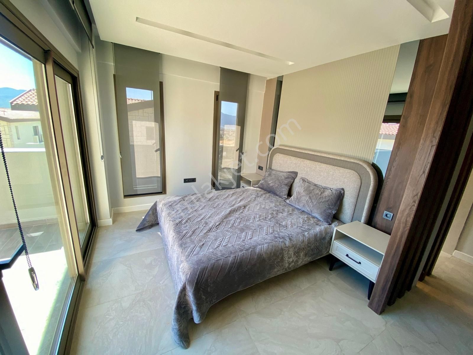 Kuşadası'nda Özel Havuzlu Tam Müstakil 4+1 Sıfır Lüks Villa - Görsel 2