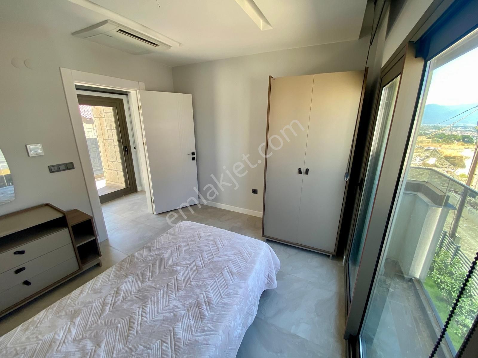 Kuşadası'nda Özel Havuzlu Tam Müstakil 4+1 Sıfır Lüks Villa - Görsel 14