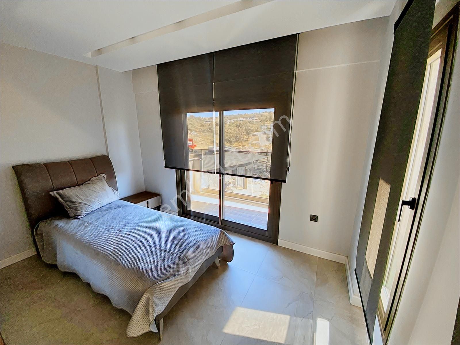 Kuşadası'nda Özel Havuzlu Tam Müstakil 4+1 Sıfır Lüks Villa - Görsel 32