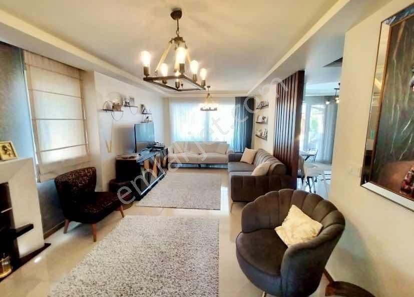 Kuşadası'nda Muhteşem Konumda 5+2 Yatırımlık Tripleks Villa - Görsel 15