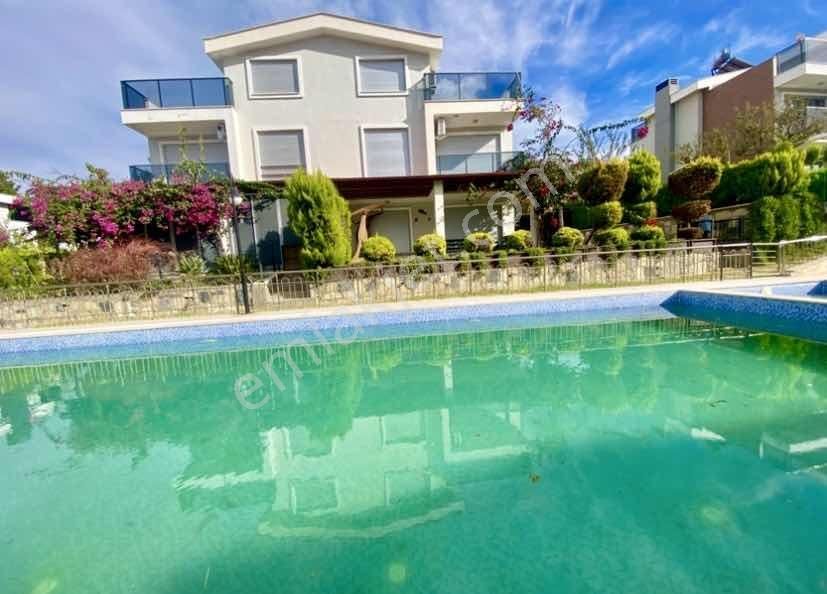Kuşadası'nda Muhteşem Konumda 5+2 Yatırımlık Tripleks Villa - Görsel 18