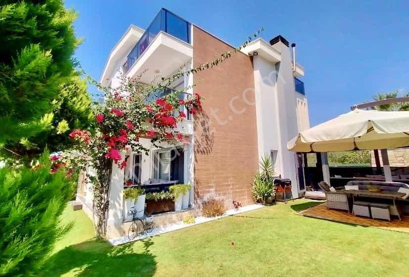 Kuşadası'nda Muhteşem Konumda 5+2 Yatırımlık Tripleks Villa - Görsel 35