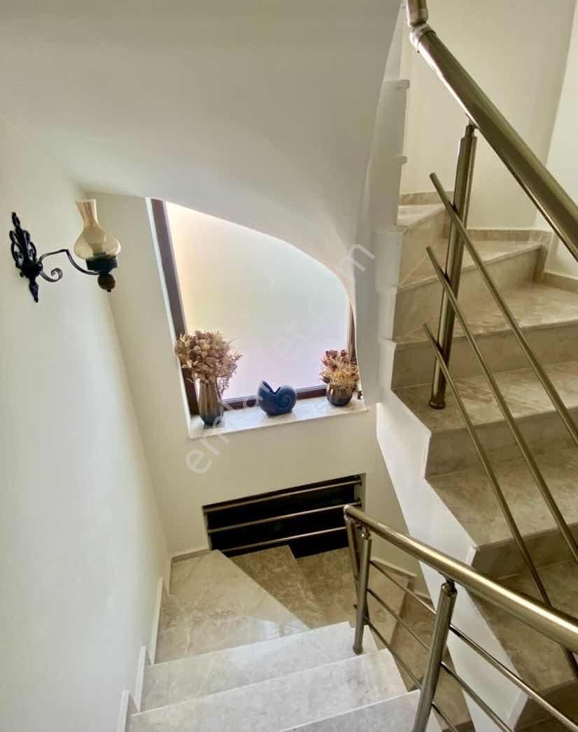 Kuşadası'nda Muhteşem Konumda 5+2 Yatırımlık Tripleks Villa - Görsel 32