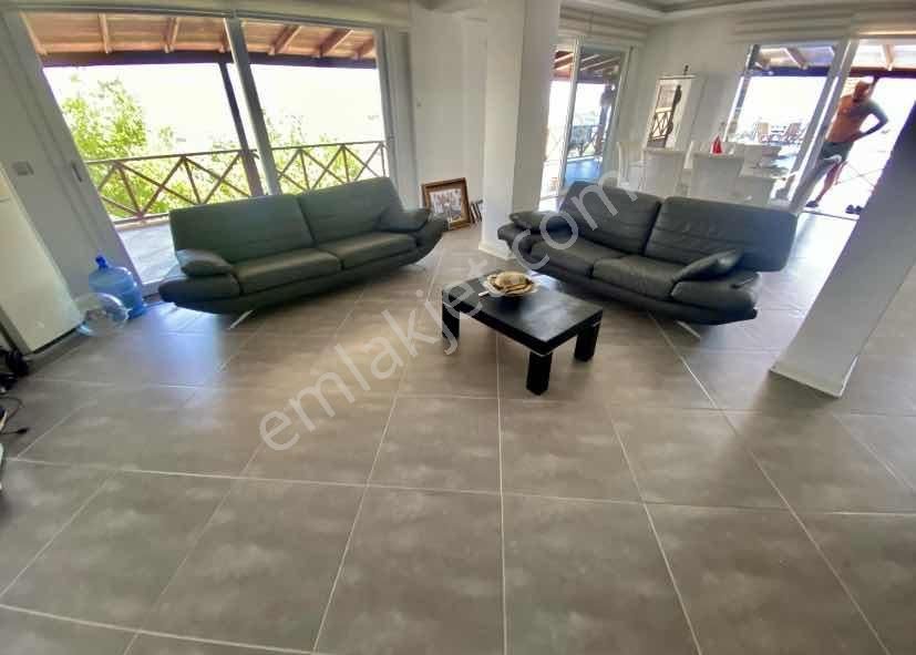 Kuşadası'nda Müstakil Havuzlu Deniz Manzaralı 5+1 Lüks Villa - Görsel 14