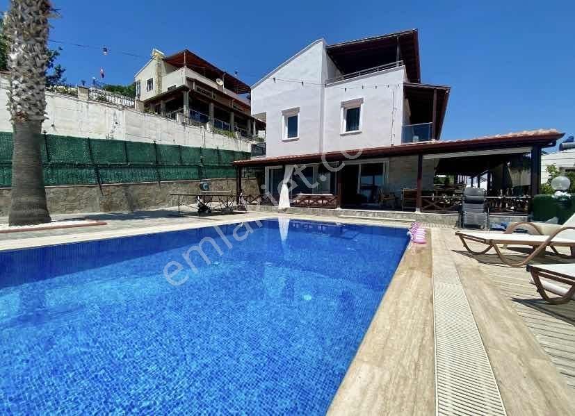 Kuşadası'nda Müstakil Havuzlu Deniz Manzaralı 5+1 Lüks Villa - Görsel 8