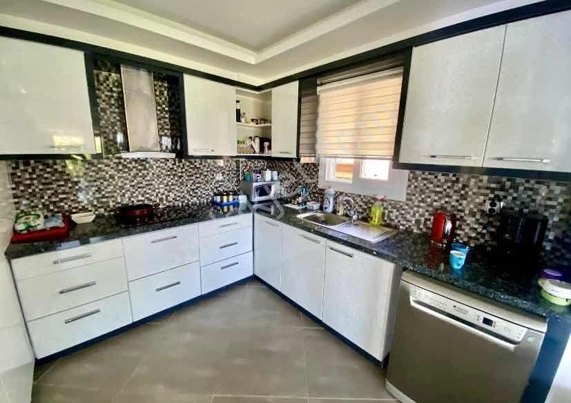 Kuşadası'nda Müstakil Havuzlu Deniz Manzaralı 5+1 Lüks Villa - Görsel 30