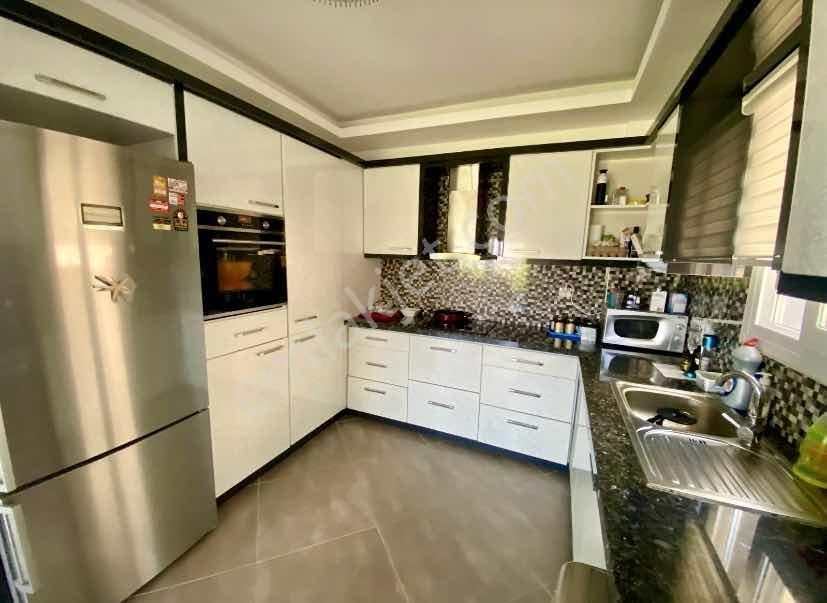 Kuşadası'nda Müstakil Havuzlu Deniz Manzaralı 5+1 Lüks Villa - Görsel 18