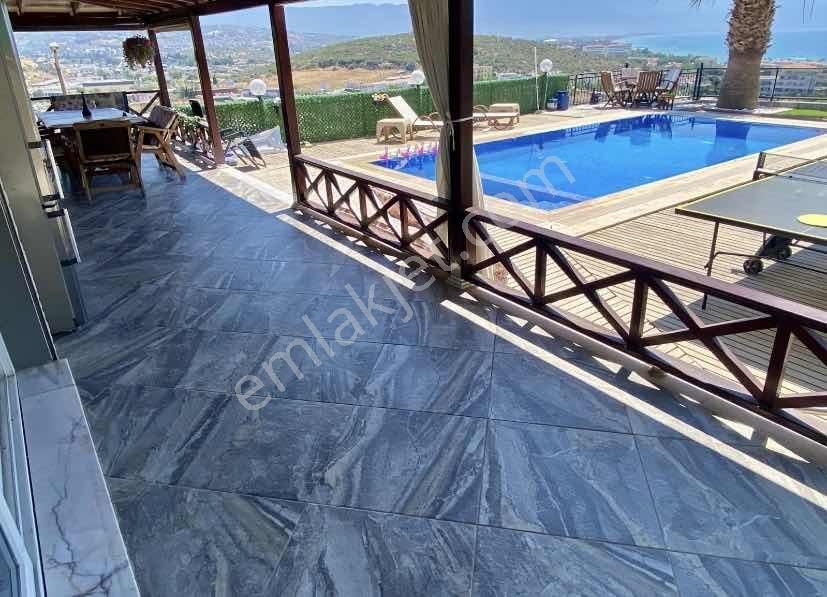 Kuşadası'nda Müstakil Havuzlu Deniz Manzaralı 5+1 Lüks Villa - Görsel 24