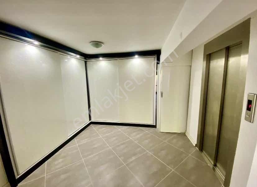 Kuşadası'nda Müstakil Havuzlu Deniz Manzaralı 5+1 Lüks Villa - Görsel 26