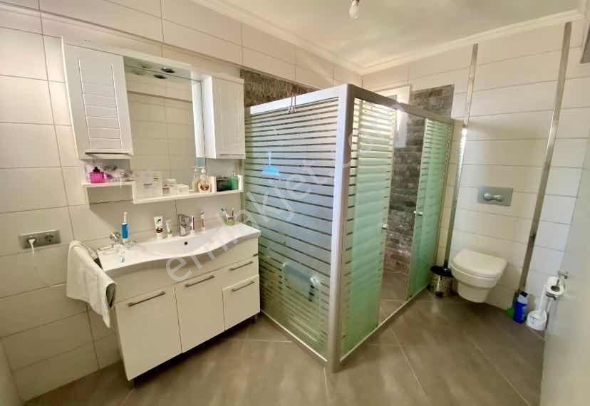 Kuşadası'nda Müstakil Havuzlu Deniz Manzaralı 5+1 Lüks Villa - Görsel 19