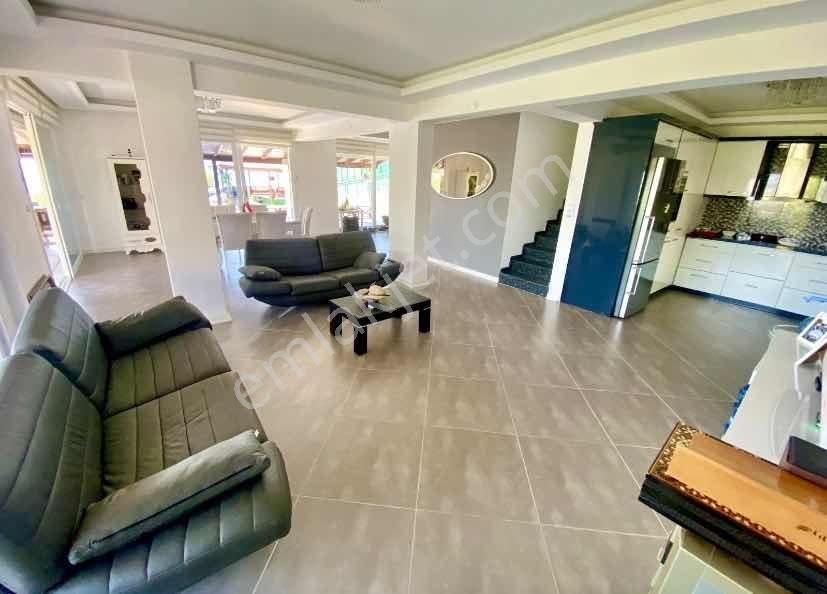 Kuşadası'nda Müstakil Havuzlu Deniz Manzaralı 5+1 Lüks Villa - Görsel 11