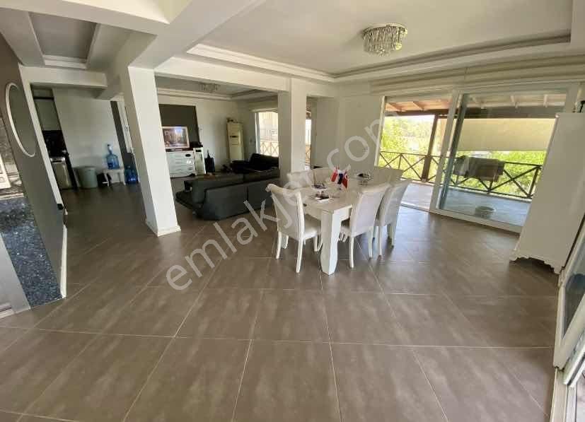 Kuşadası'nda Müstakil Havuzlu Deniz Manzaralı 5+1 Lüks Villa - Görsel 16