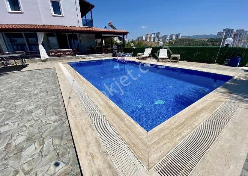 Kuşadası'nda Müstakil Havuzlu Deniz Manzaralı 5+1 Lüks Villa - Görsel 13