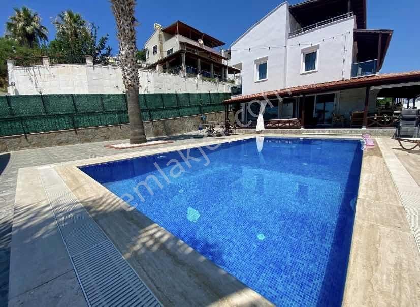 Kuşadası'nda Müstakil Havuzlu Deniz Manzaralı 5+1 Lüks Villa - Görsel 32