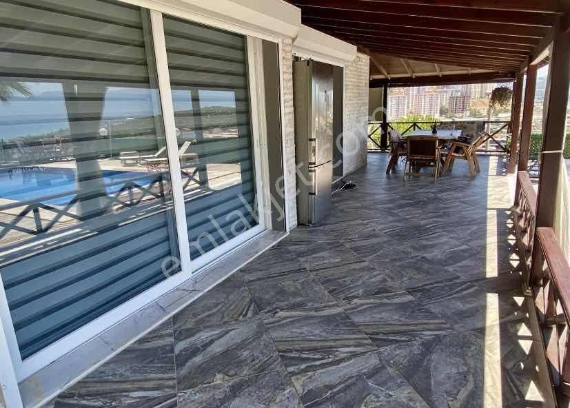 Kuşadası'nda Müstakil Havuzlu Deniz Manzaralı 5+1 Lüks Villa - Görsel 2