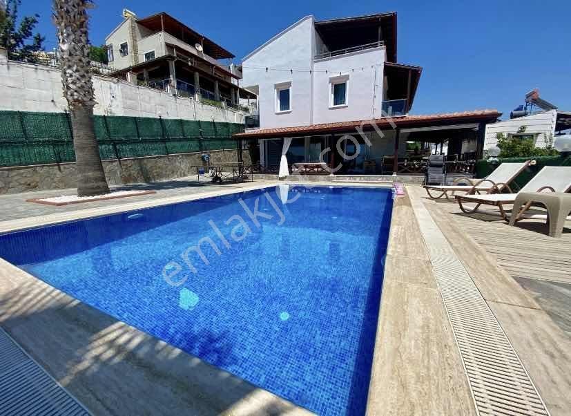 Kuşadası'nda Müstakil Havuzlu Deniz Manzaralı 5+1 Lüks Villa - Görsel 20