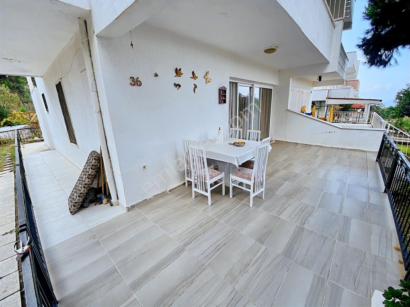 Kuşadası'nda 4+1 (120m2 Özel Bahçe Alanı) Havuzlu Sitede Villa - Görsel 14