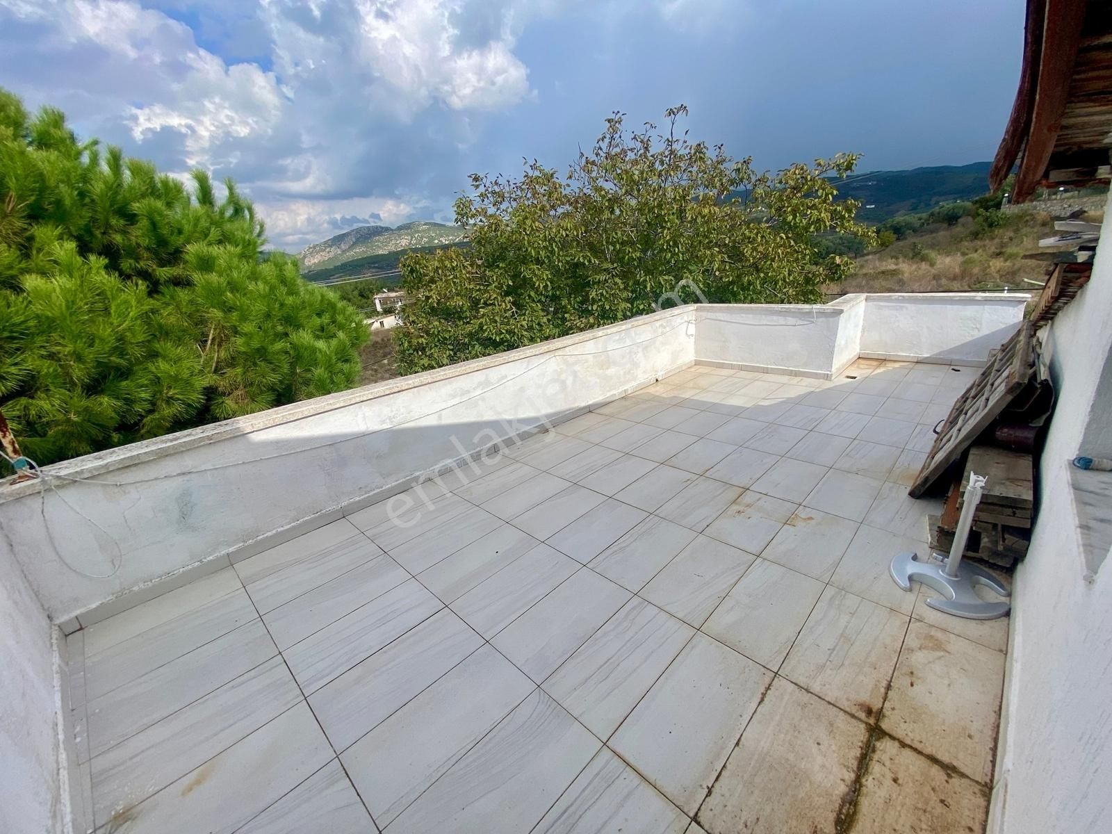 Kuşadası'nda 4+1 (120m2 Özel Bahçe Alanı) Havuzlu Sitede Villa - Görsel 32