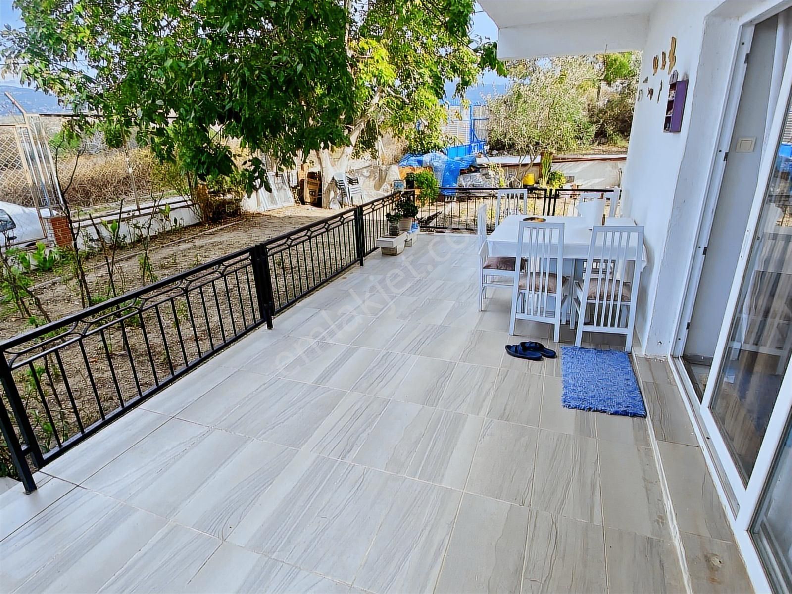 Kuşadası'nda 4+1 (120m2 Özel Bahçe Alanı) Havuzlu Sitede Villa - Görsel 20
