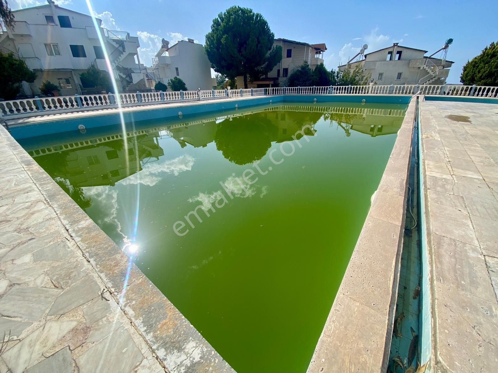 Kuşadası'nda 4+1 (120m2 Özel Bahçe Alanı) Havuzlu Sitede Villa - Görsel 3