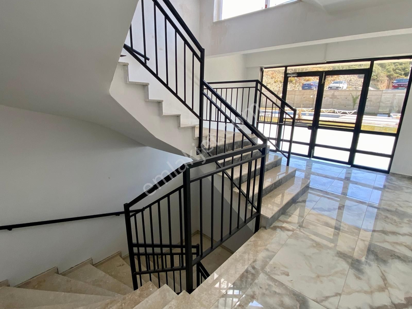 Kuşadası'nda Yatırımlık 1+1 Sıfır Rezidans Daire - Görsel 2