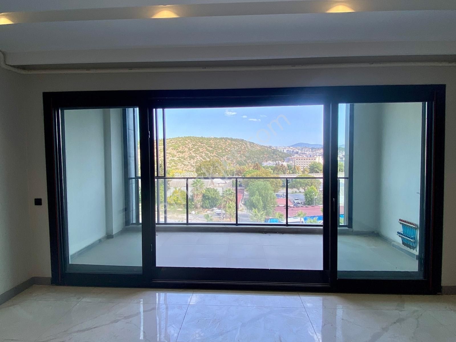 Kuşadası'nın Kalbinde. Ezber Bozan, Sofistike, 3+1 Lüks Rezidans - Görsel 23