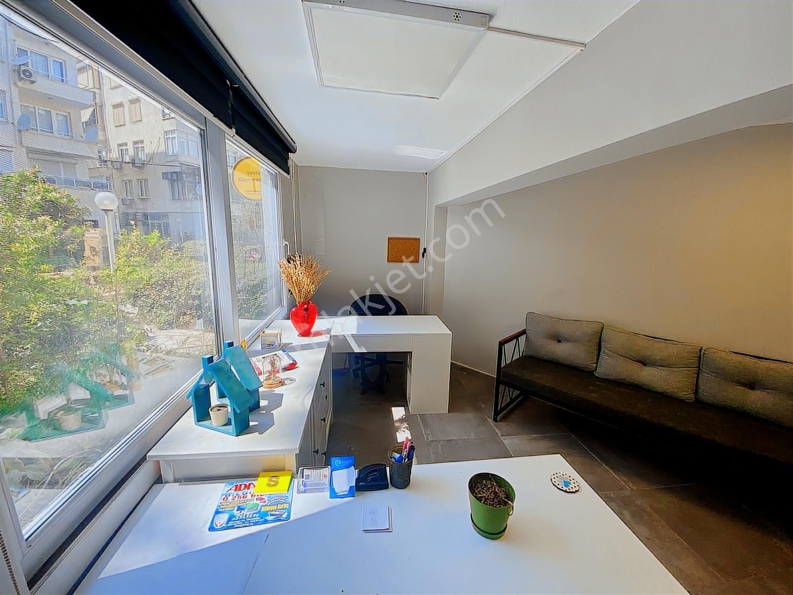 Kuşadası Yat Limanında Fırsat 2+1 Daire Veya Ofis-büro - Görsel 11