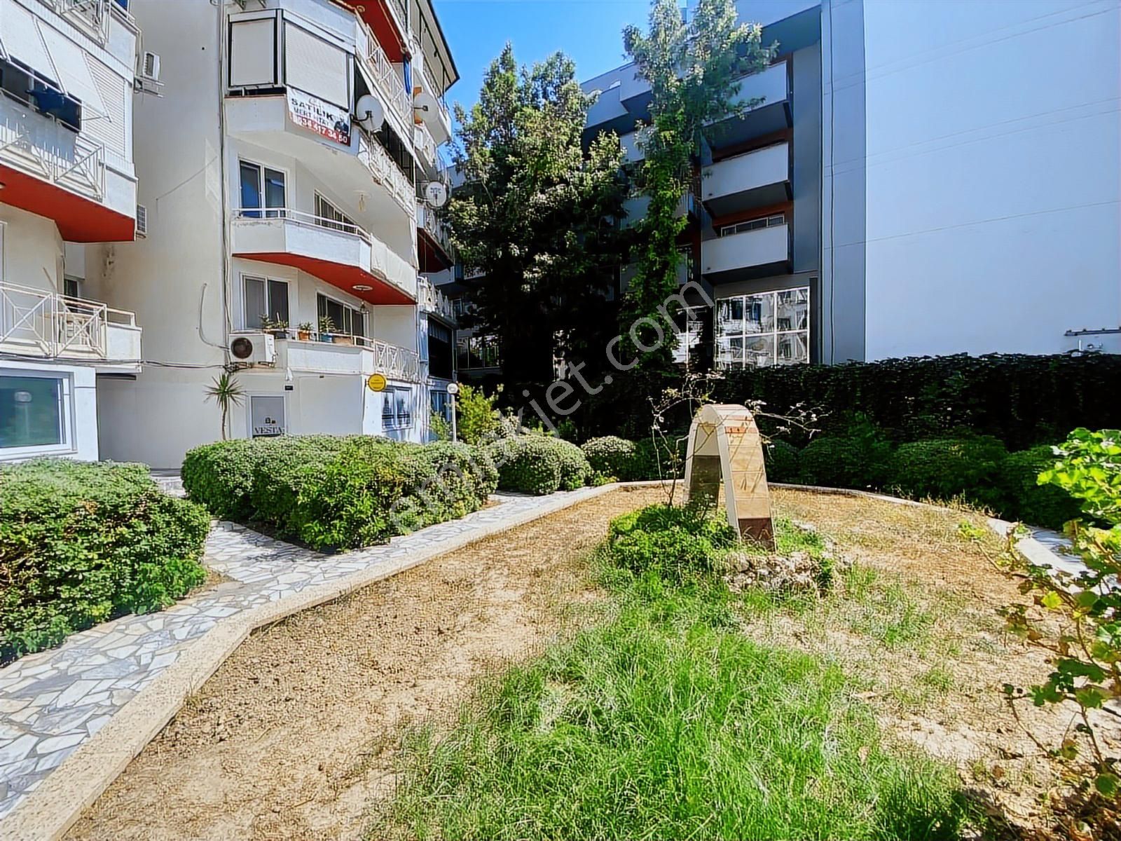 Kuşadası Yat Limanında Fırsat 2+1 Daire Veya Ofis-büro - Görsel 19