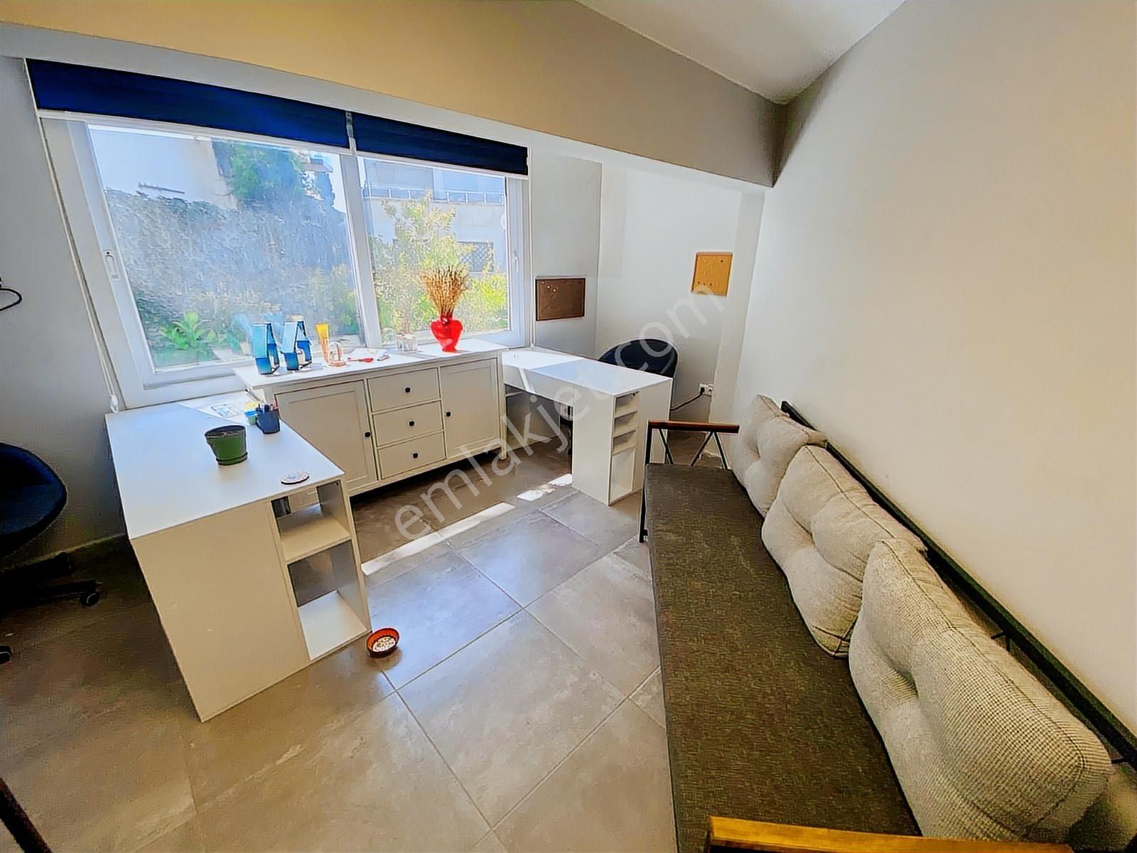 Kuşadası Yat Limanında Fırsat 2+1 Daire Veya Ofis-büro - Görsel 17