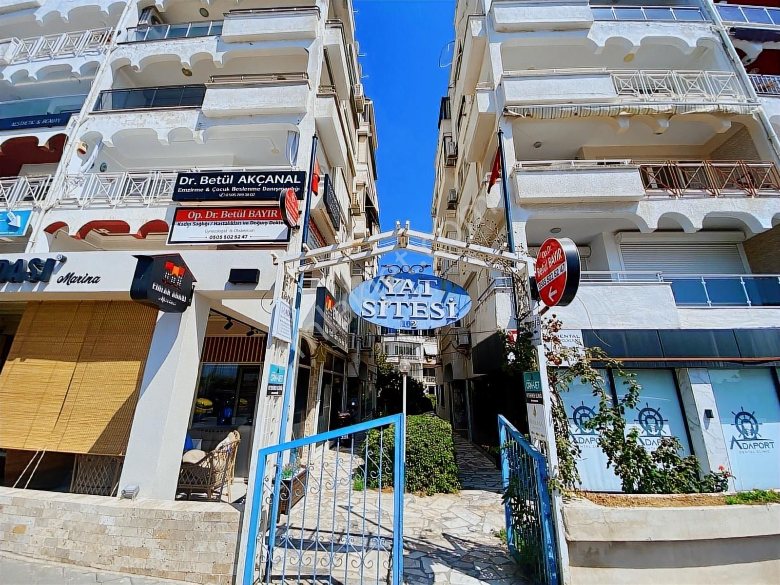 Kuşadası Yat Limanında Fırsat 2+1 Daire Veya Ofis-büro - Görsel 32