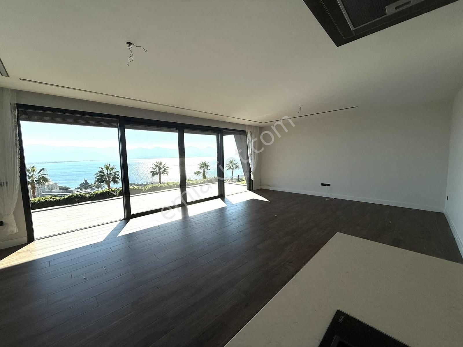 Kuşadası Vista Marine Ön Sırada Satılık Bahçe Katı - Görsel 23