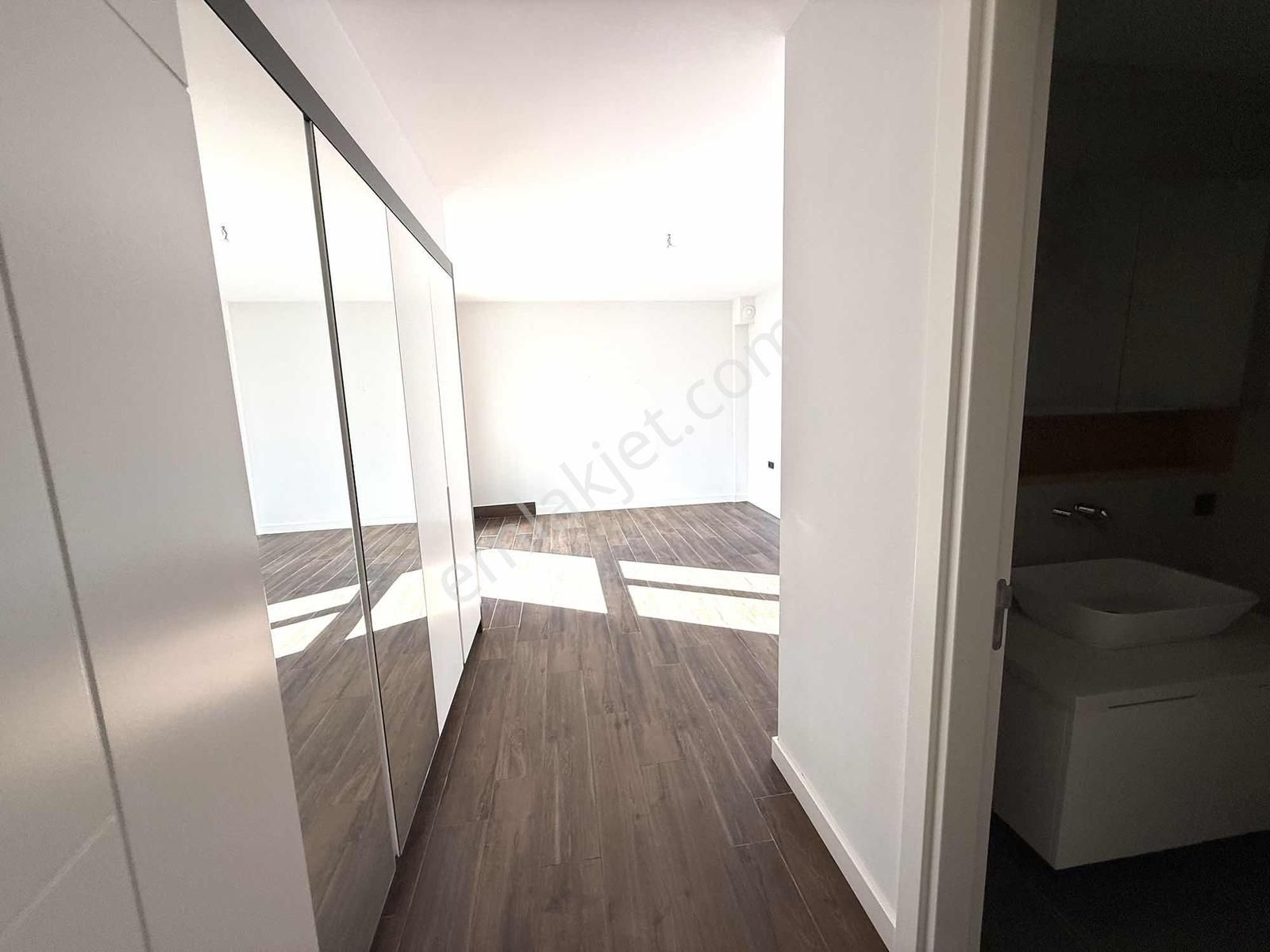 Kuşadası Vista Marine Ön Sırada Satılık Bahçe Katı - Görsel 24