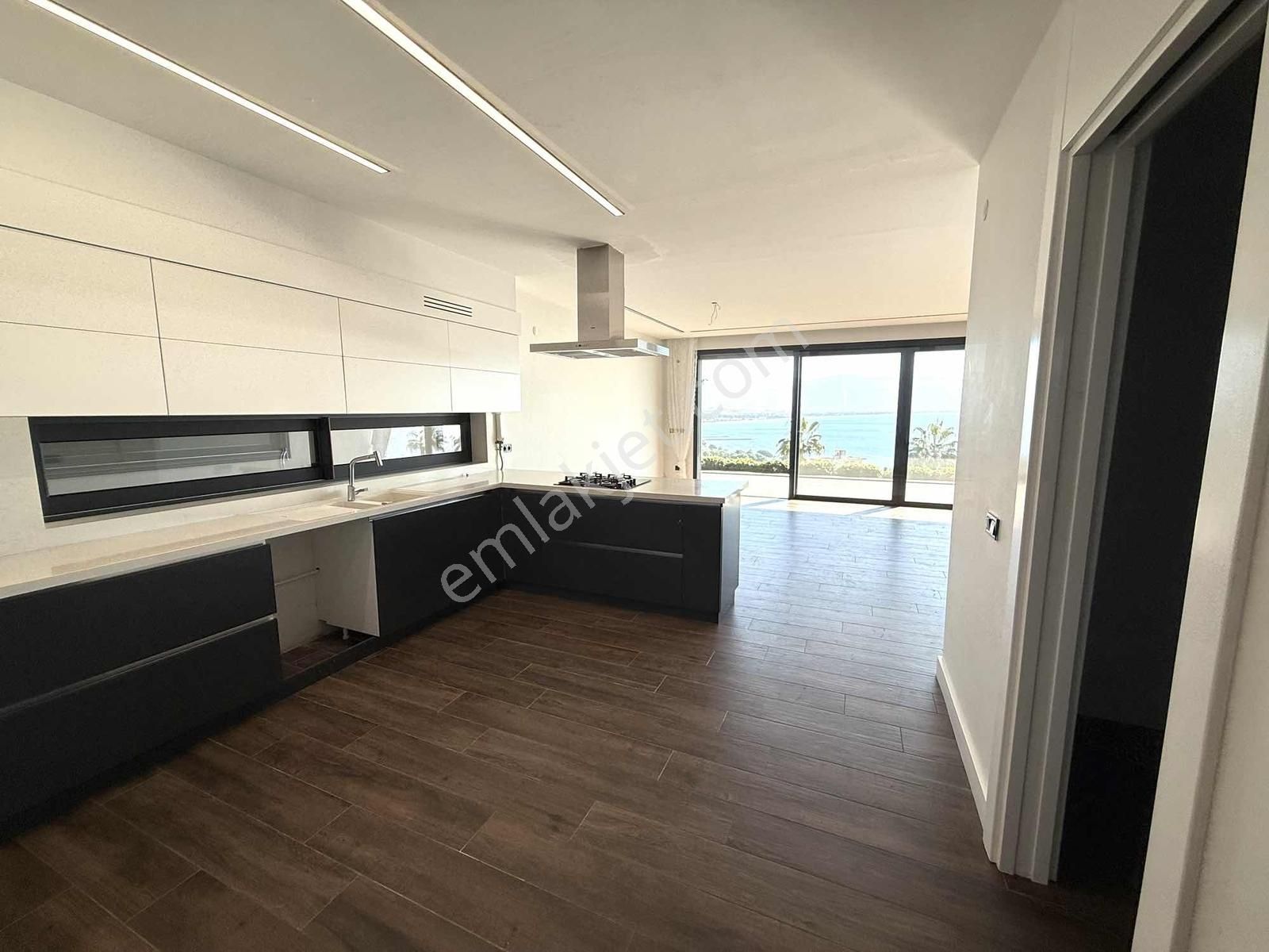 Kuşadası Vista Marine Ön Sırada Satılık Bahçe Katı - Görsel 14