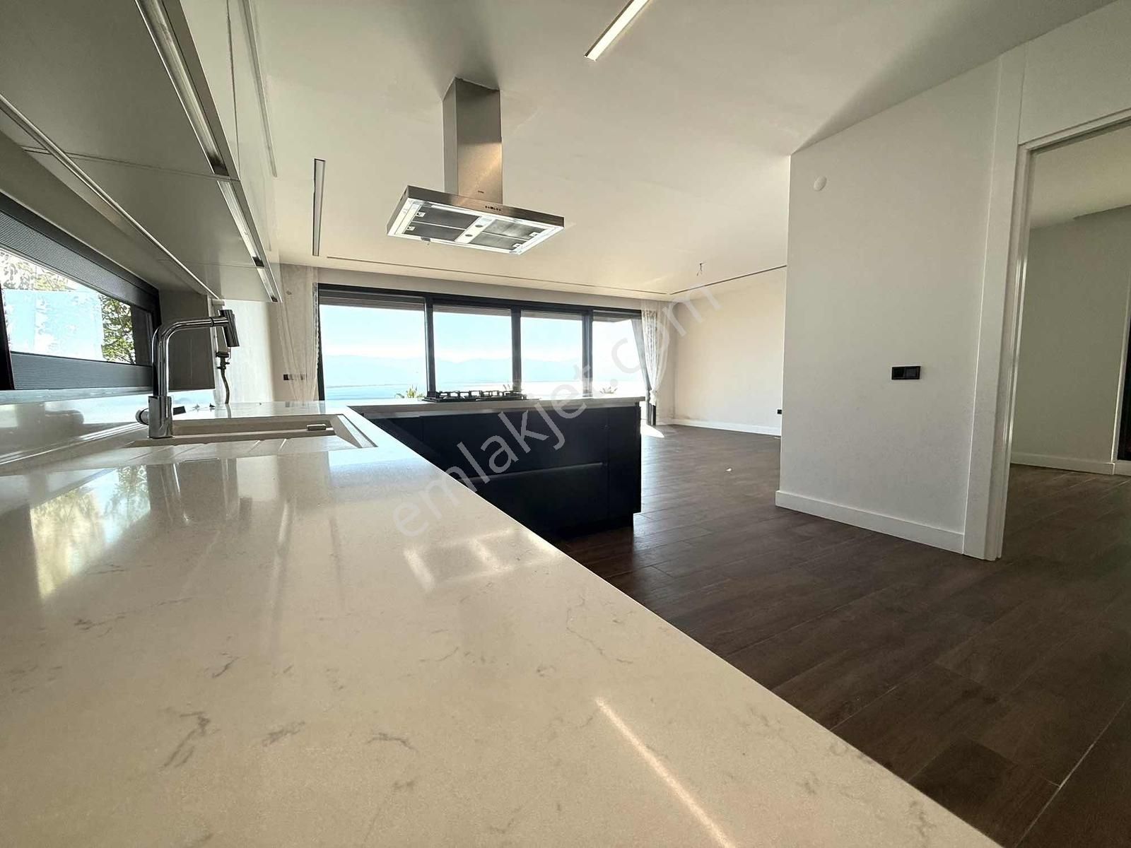 Kuşadası Vista Marine Ön Sırada Satılık Bahçe Katı - Görsel 6