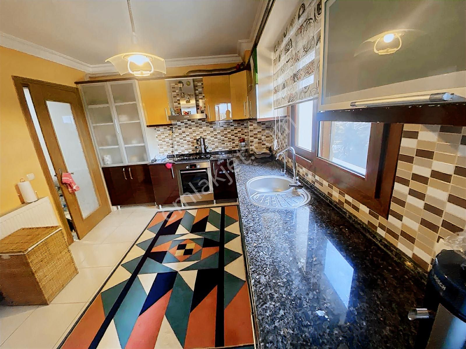 İzmir Yelki'de Güzelbahçe'ye 1km Ana Caddede 3+1 Fırsat Daire - Görsel 19