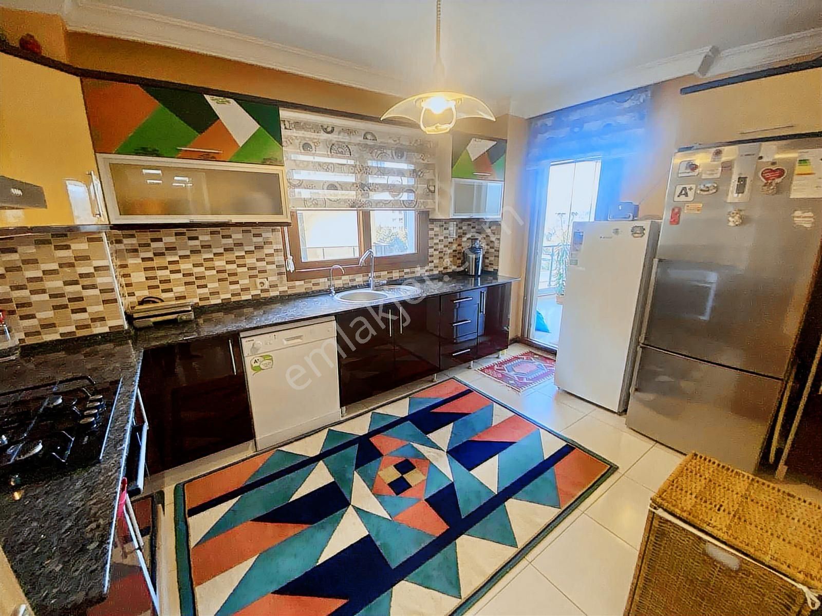 İzmir Yelki'de Güzelbahçe'ye 1km Ana Caddede 3+1 Fırsat Daire - Görsel 12