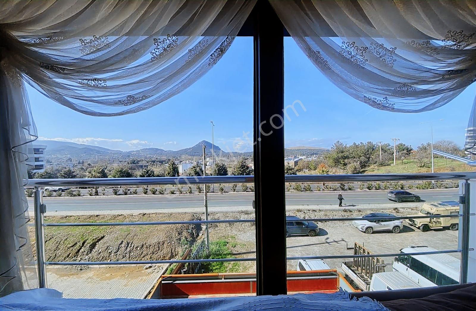 İzmir Yelki'de Güzelbahçe'ye 1km Ana Caddede 3+1 Fırsat Daire - Görsel 4